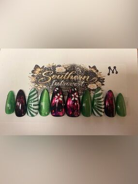 Southern Introvert Floral Accent Gel Nail Set in Green and Fuchsia